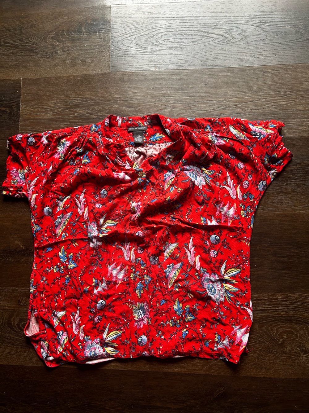 Chelsea & Theodore Red Floral Short Sleeve Blouse with Multicolor Print